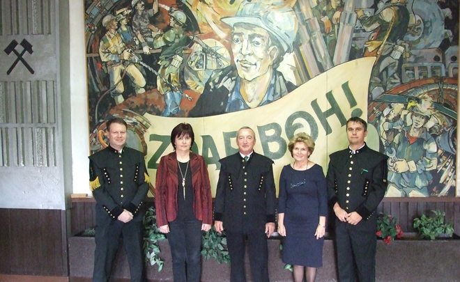 Zľava doprava: Ing. Karsten Ivan, Bc. Renata Cagáňová, p. Vladimír Považan, Ing. Zdenka Balážová, JUDr. Milan Minárik Zľava doprava: Ing. Karsten Ivan, Bc. Renata Cagáňová, p. Vladimír Považan, Ing. Zdenka Balážová, JUDr. Milan Minárik